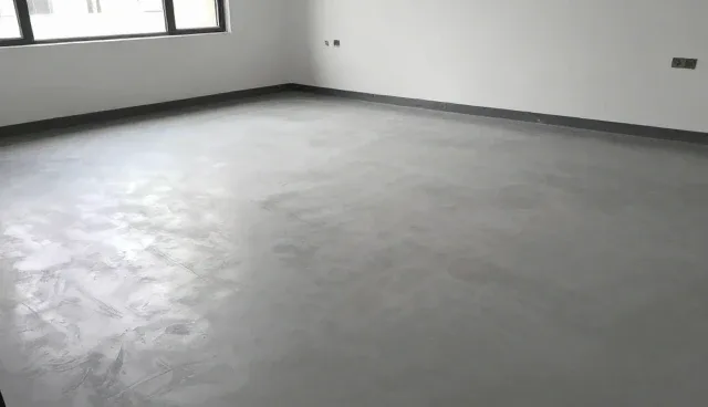 环氧地坪材料施工中的裂纹问题与处理方法